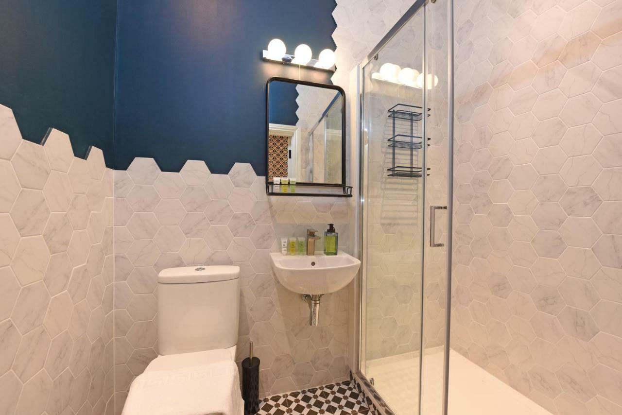 Stylish!! Spacious 2 & 3 Deluxe Near Victoria Station * Londra