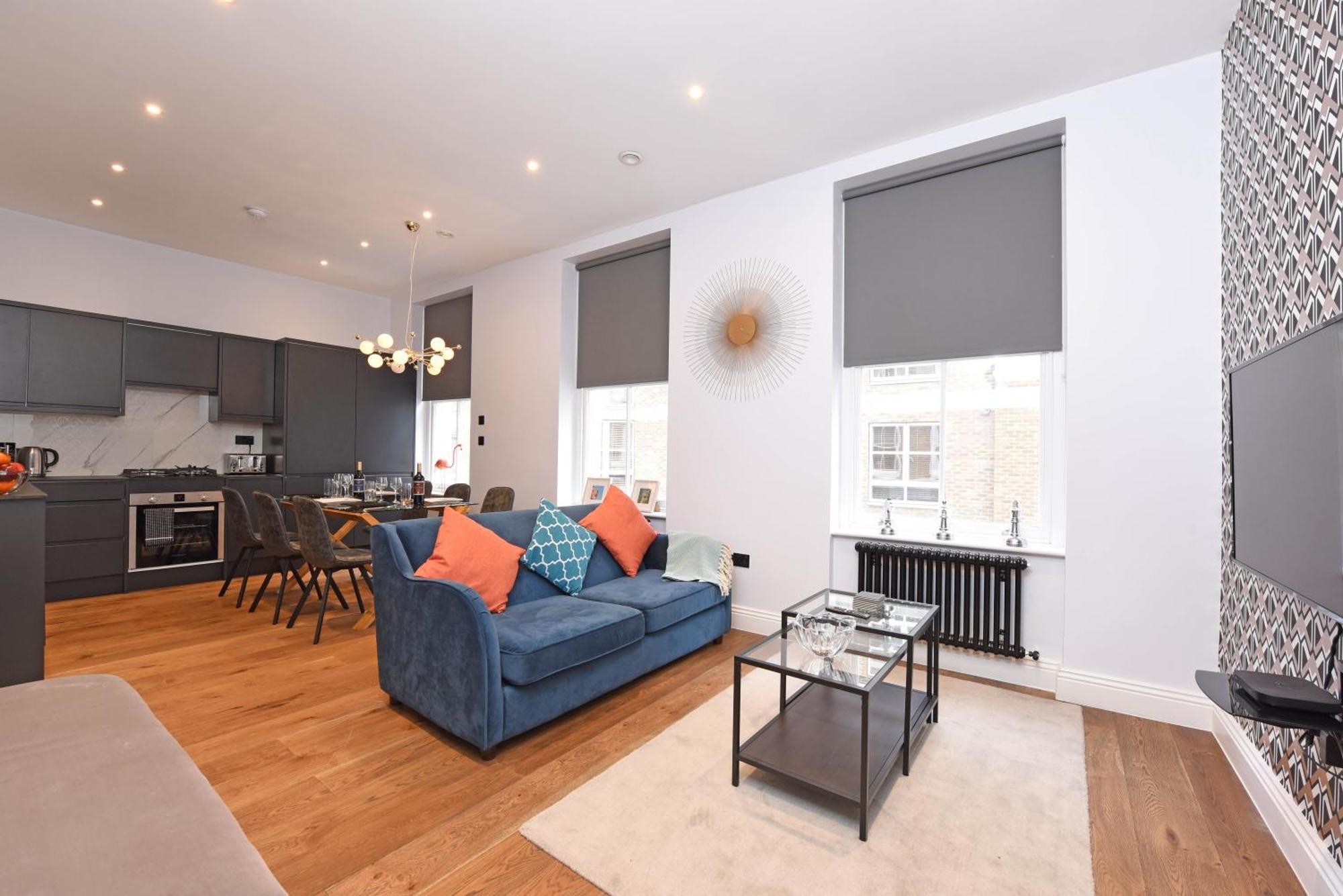 Stylish!! Spacious 2 & 3 Deluxe Near Victoria Station *