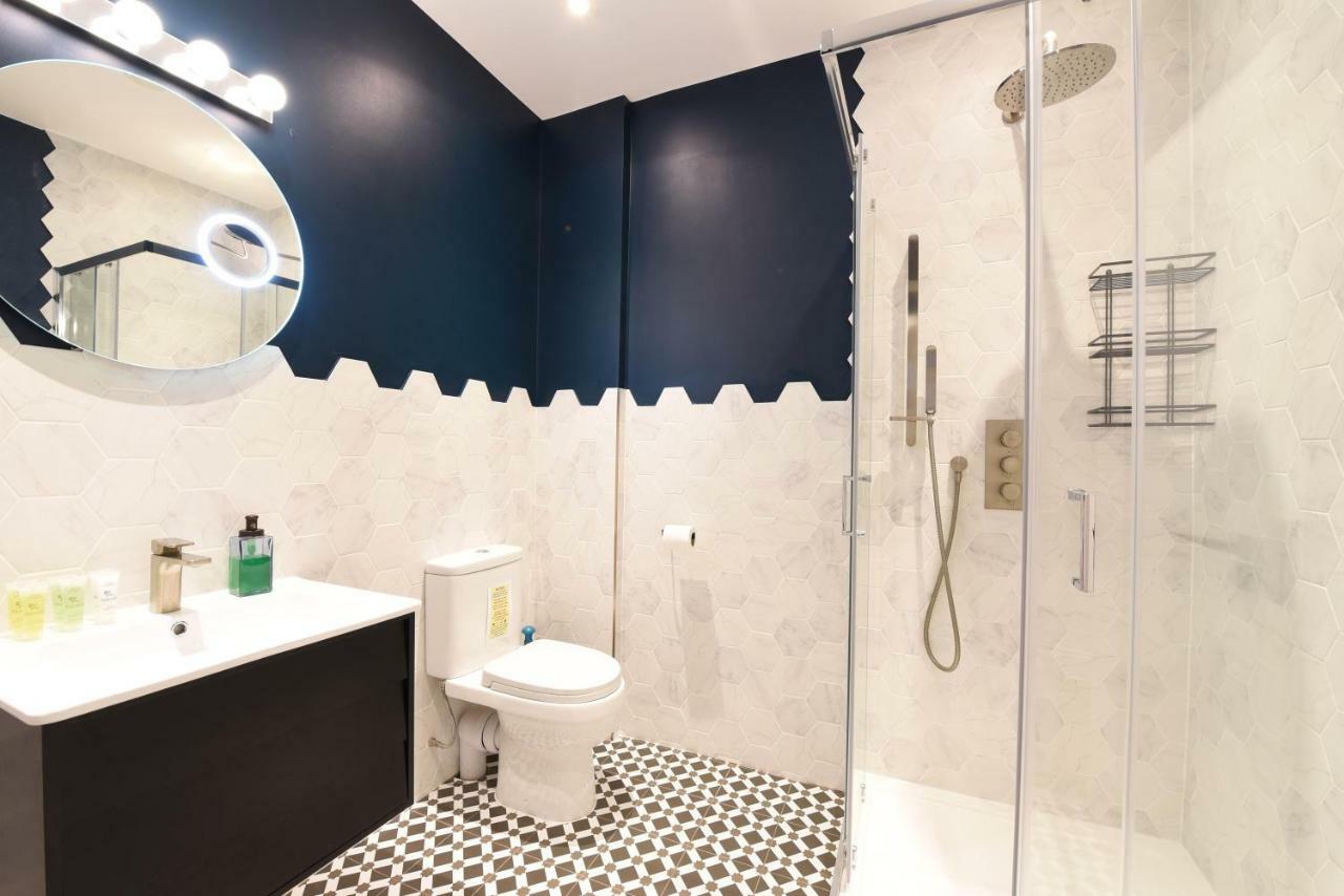 Stylish!! Spacious 2 & 3 Deluxe Near Victoria Station *